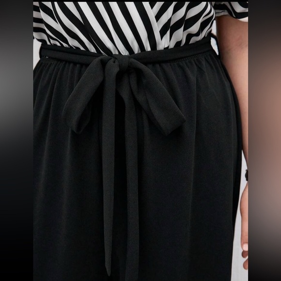 BloomChic Plus Size 4XL Black and White Striped Jumpsuit us26 - Picture 6 of 8